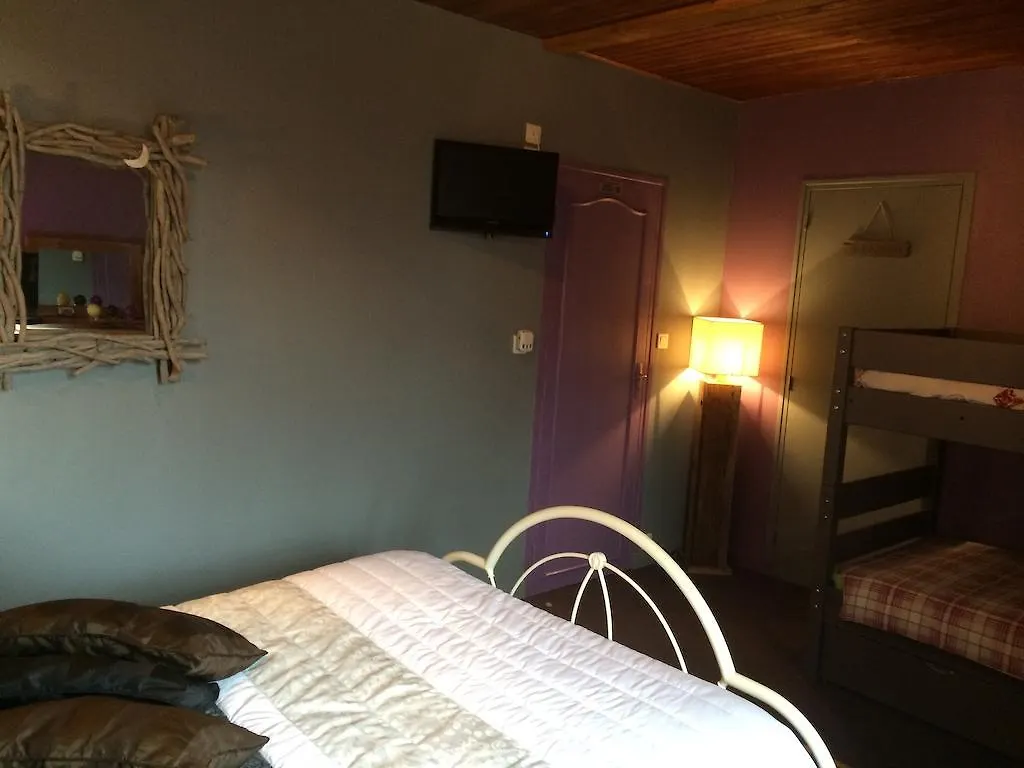Chambres D'Hotes A La Ferme De La Rochelle Bed & Breakfast Roz-Landrieux Франция