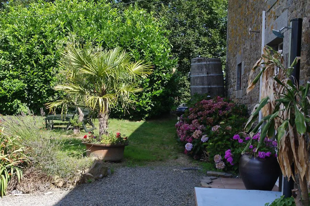 Chambres D'Hotes A La Ferme De La Rochelle Bed & Breakfast Roz-Landrieux