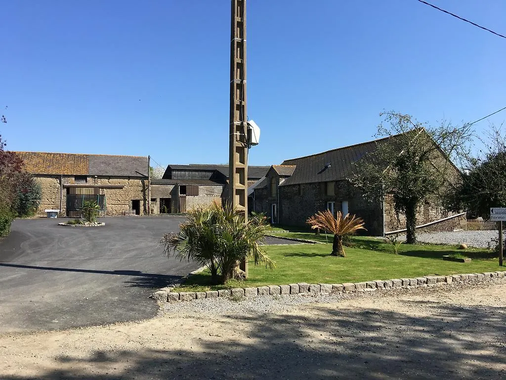 Chambres D'Hotes A La Ferme De La Rochelle Bed & Breakfast Roz-Landrieux Франция